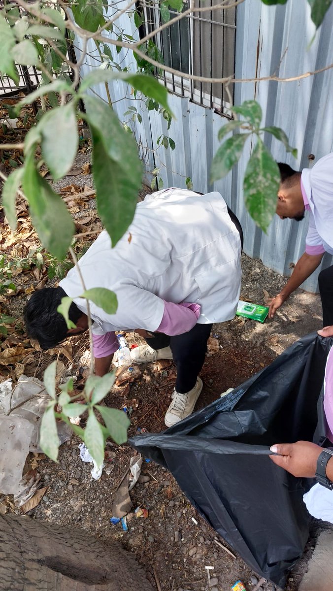 mgmudpo's tweet photo. Glimpses of Cleanliness event of MGMIHS CAMPUS on the occasion of #EnvironmentDay in which
@mgmudpo students participated actively. 

#prosthetics #rehabilitation #admissionsopen #admissionopen #admissions2023 #mumbai #admissions #university #training #health #students https://t.co/VIPy6f7k5Q