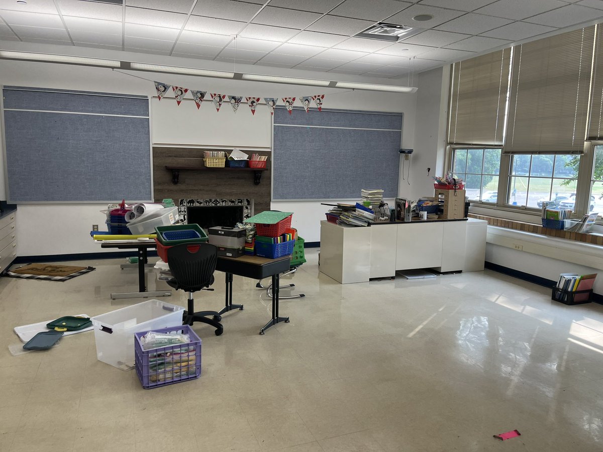 CMolinero181's tweet photo. One of the saddest days of my entire career so far… And saying goodbye to a dear friend #movingclassrooms https://t.co/CZwuPUpuHB