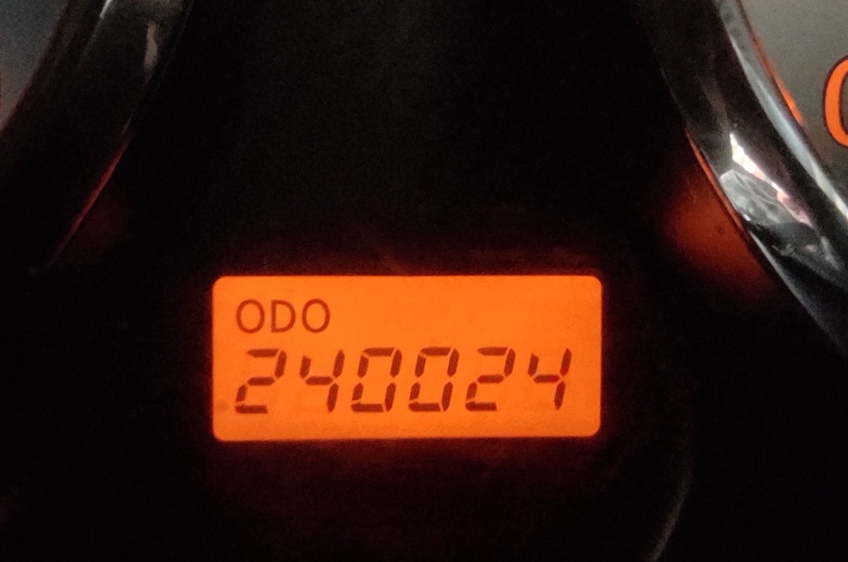 Shinya_G862's tweet photo. H18年のムーヴカスタムRS(4気筒)5.7万kmでH23年入手し、乗り出しから早いものでもう12年☺
前ユーザーとの累計で17年！

それなのに現在24万km超で、未だヘタる事無く、
すこぶる元気！
目指せ30万km！
#ムーヴカスタム4気筒最終型
#L152sJBDET https://t.co/D999un7frA