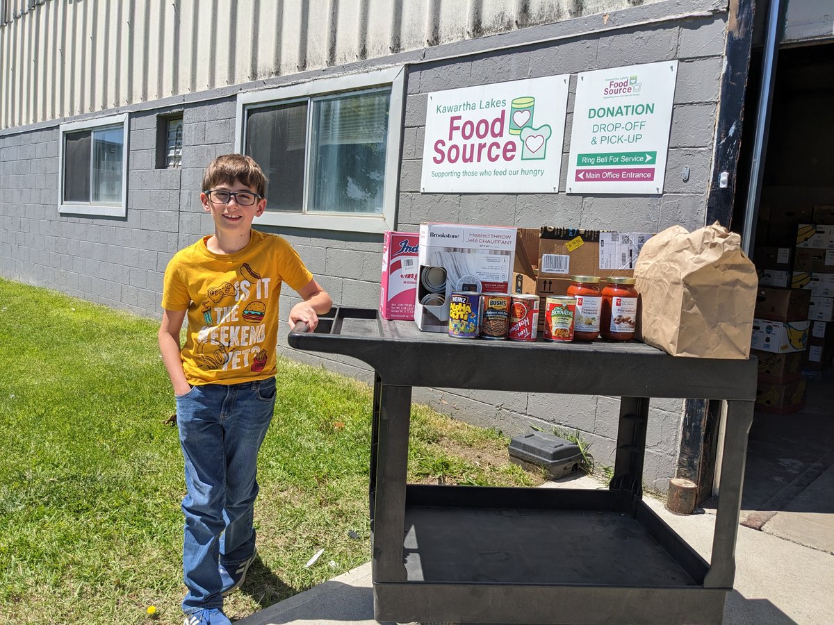 Caellum Smith, a local student in 4th grade, donated an incredible 76lbs of food to KLFS! Caellum generously decided to support us for his class project, where he was assigned to make a ‘meaningful difference in someone’s life.’ Thank you so much Caellum!