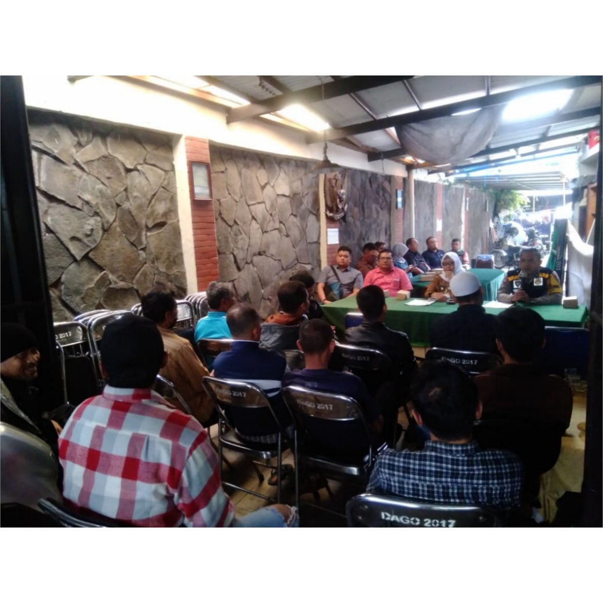 Giat Plh. Kasi Trantib Kec.Coblong melaksanakan rapat sosialisasi PKL Jl. Ir. H. Djuanda.
Selasa, 6 Juni 2023
.
#BandungNuUrang
#coblongjitu