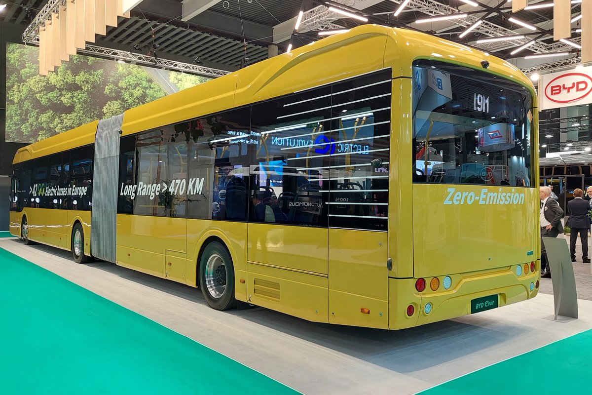 oriol52's tweet image. Es parla poc que #Barcelona concentra aquests dies el més avançat del transport públic mundial: metros sensoritzats com els que ja circulen per l’L3 #metrobcn, autobusos elèctrics de 6 a 19 metres de llarg, de pila d’hidrogen i de conducció autònoma, i molt més.  #UITP2023