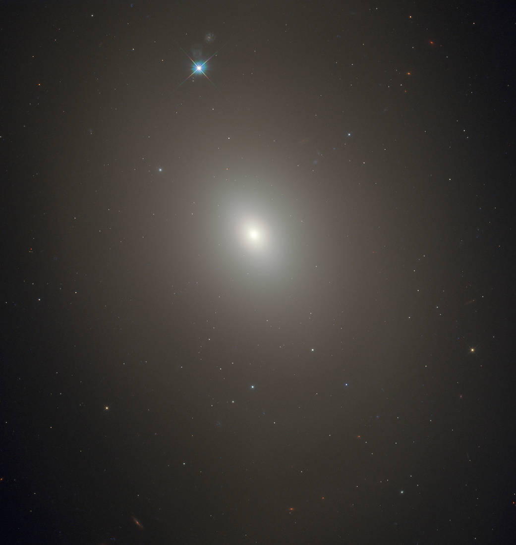 NASA's tweet image. Peer pressure.

@NASAHubble spots a galaxy about 50 million light-years away that holds some surprises: Two nearby galaxies are influencing it and it may or may not have a supermassive black hole at its center. go.nasa.gov/45It84O