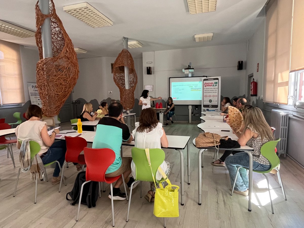 Hoy se presenta el programa europeo #SocialRadio2 📻 
<a href="/dgafprofesorado/">F. Prof. Aragón</a>