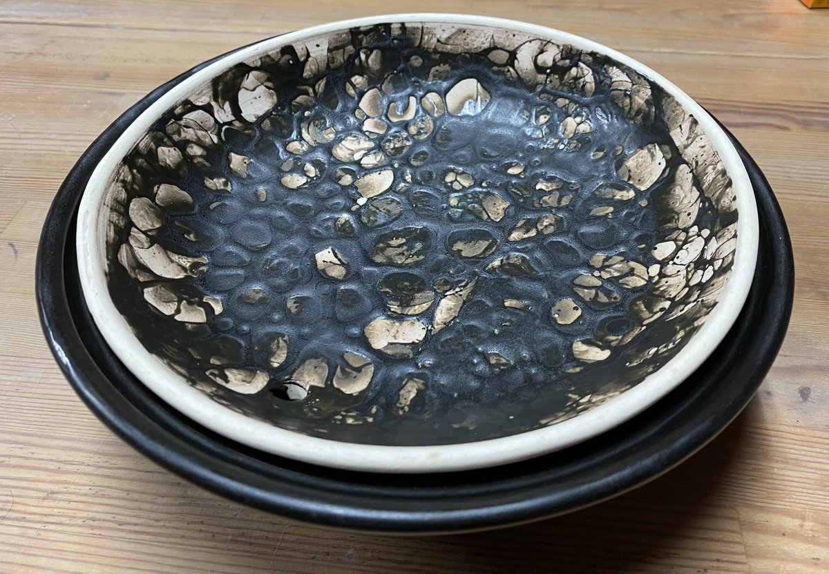toukosan's tweet photo. バブル柄の蓋
ちょっと遊んでみました笑
なかなか印象的な焼き上がり
個人的には気に入っています笑
1〜1.5合炊き
とてもコンパクト
お一人様用に最適です
お問い合わせはDMより承ります。

#Bubblepatternlid
#土鍋 #バブル柄  #bubble 
#bubblepattern 
#ceramic  #donabe https://t.co/8QbDQJboVx