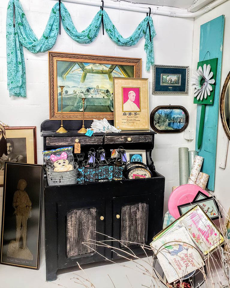 If you're looking for vintage home decor to give your house a special touch, you've come to the right place! Call Vintage Sunshine Shop today for more information at (727) 333-5571.

#VintageHomeDecor bit.ly/2QUUI9t
