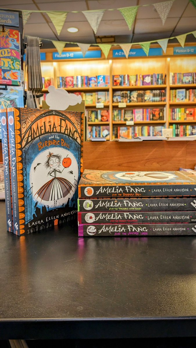 The incredible @Lillustrator has been in to sign copies of her books! 

Always a pleasure when authors pop in and say hello☀️