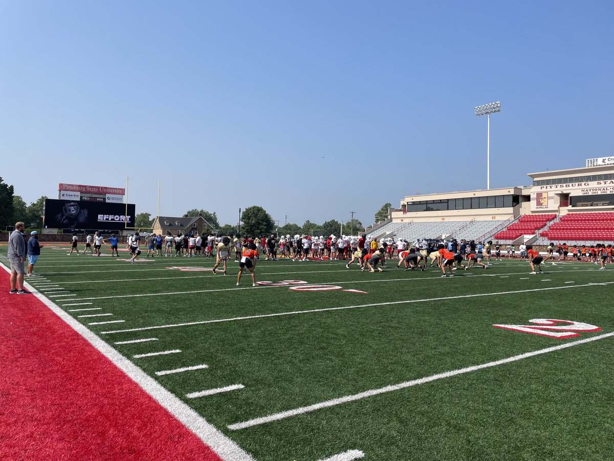 GorillasFB's tweet photo. Day 3 of the Brian Wright Team Camp #GorillaNation #1-0 #CTG https://t.co/sYR7oToPLR
