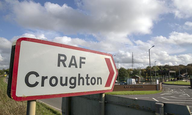 US airman 'raped British woman three times at RAF Croughton during lockdown' trib.al/WTs2UZX