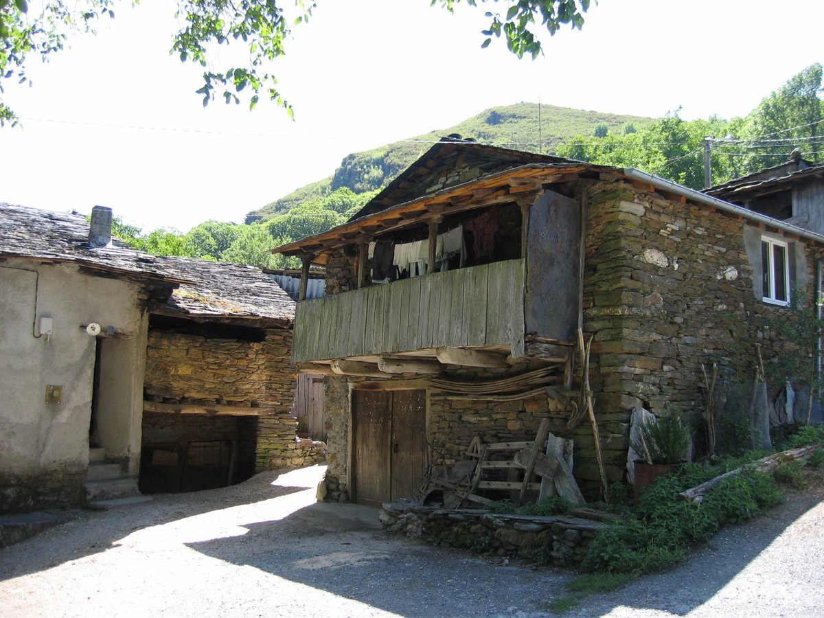 Casas en Ferramulín (#FolgosodoCourel #OCourel #Lugo) #arquitecturatradicionalgalega <a href="/apatrigal/">Asociación para a defensa do Patrimonio Galego</a> <a href="/O_Courel/">O Courel</a>