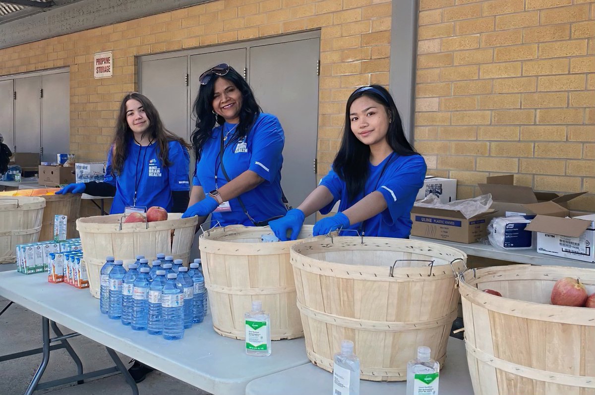 ifdsgroup's tweet photo. Congratulations to our IFDS riders who took part in the #BikeForBrainHealth charity cycling event this past Sunday raising over $1600, and thank you to our IFDS volunteers who helped to give out snacks and refreshments to the 9000 riders who participated. #brainhealth https://t.co/S1l7XMKHk1