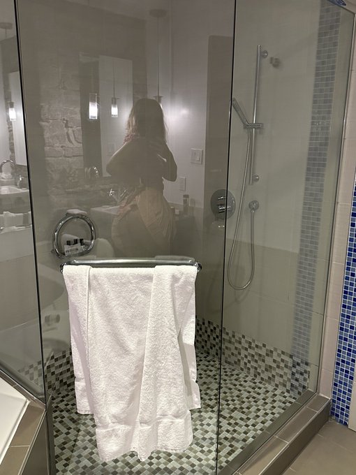 I&rsquo;ll be online today &amp; night 🩷✨ To take me to the bathtub or shower, you need to complete all my fun