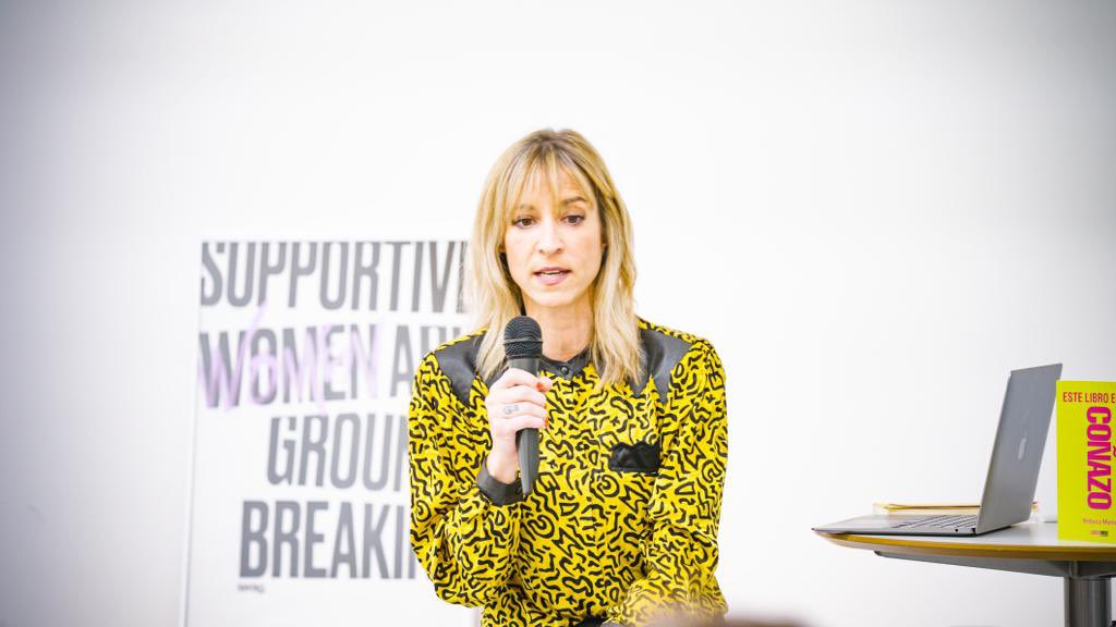 rebecmarin's tweet photo. Un placer hablar en @Designit del papel de la mujer en los medios de comunicación 💛 #charla #debate #feminismo #designit #periodismo #medios https://t.co/crtBob7vot