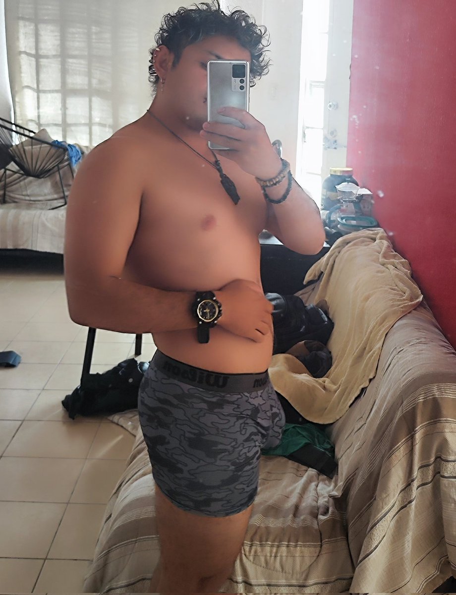 Morrillocolorin's tweet photo. Me compré ropa interior deportiva y no puedo con lo cómodos que son. 
Creo que compraré más 🤔 https://t.co/GVpbTkXxmI