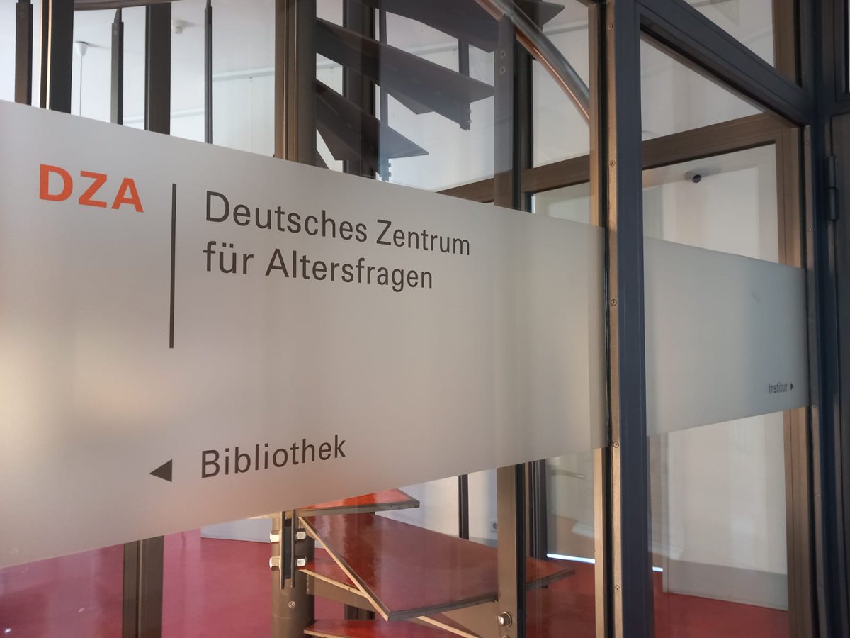 🛬Rodrigo Serrat (<a href="/RodrigoSerrat6/">Rodrigo Serrat</a>)  is carrying out a three-month research stay at the German Centre of Gerontology in Berlin. 
🔎He will be working in a scoping review on the role of personality on successful ageing with Professor Clemens Tesch-Römer.