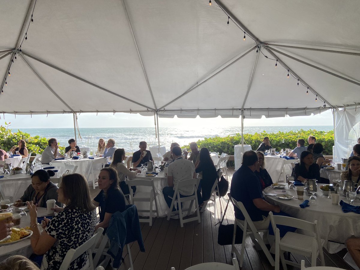 Fabulous kick off to #BHMSRC with talks by Fadil Hannan (lactation hormones), @JMartinCarli (MFGs), Rose Doerfler (milk cell fate) and @LAnnepureddy (milk cell signalling) from @GoodsBrittany lab. Amazing science + beach is my fav combo! 🔬🌊♥️