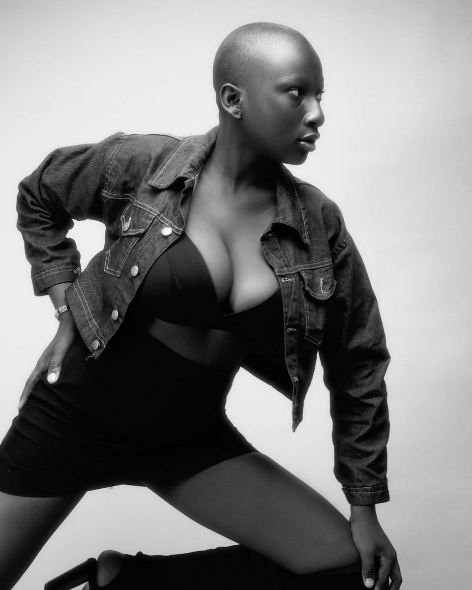 Oluwajuwonlo 🐚 - God is greater than them. 

#blackandwhite