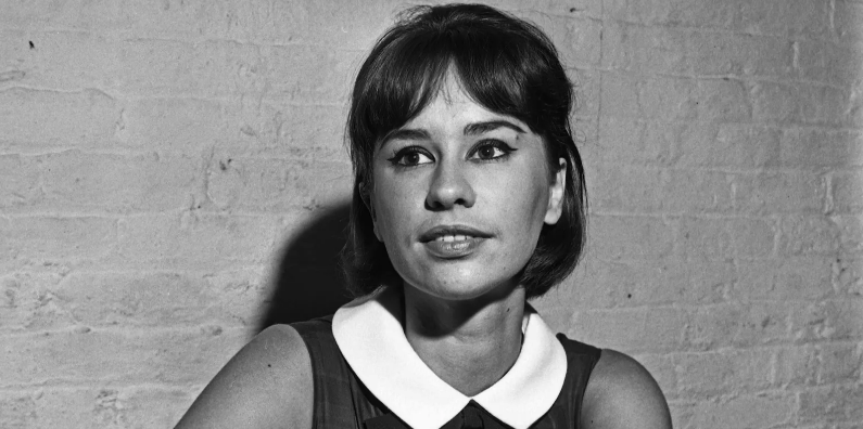 Cazkolik's tweet photo. Ipanema'lı kız hayatını kaybetti...
Bossa Nova'nın ölümsüz sesi Astrud Gilberto 83 yaşında hayata veda ederken sesinde sakladığı hayallerimizi de alıp götürdü. https://t.co/6kbEikQoCt