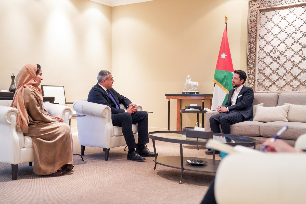 Urdoni's tweet photo. نائب جلالة الملك، سمو الأمير الحسين بن عبدالله الثاني، ولي العهد، يستقبل الأمين العام لمنظمة السياحة العالمية زوراب بوليكاشفيلي في بيت #الأردن، ويبحثان سبل تعزيز التعاون مع المنظمة لمواصلة تطوير القطاع السياحي الأردني
#الأردن #أردني #Urdoni https://t.co/LAIbO6P9A0