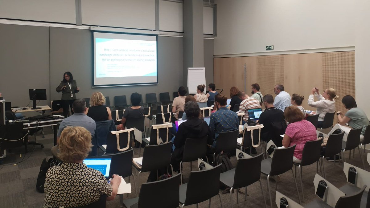 AQuAScat's tweet photo. 🎓 Compartim instantànies de la segona edició del taller d'#avaluació de tecnologies sanitàries dirigit a professionals del sistema sanitari. 

Agraïment màxim des de l'#AQuAS a les persones que ens han acompanyat!

https://t.co/VGRQhbtplQ

#JoAvaluo #HTA https://t.co/0wVmFdaGG0
