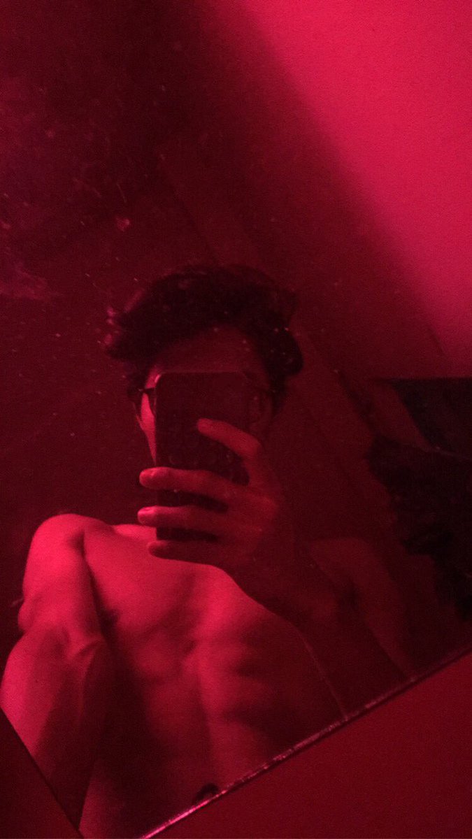 rocokess's tweet photo. so fucking underweight https://t.co/RzD5KYXq4e