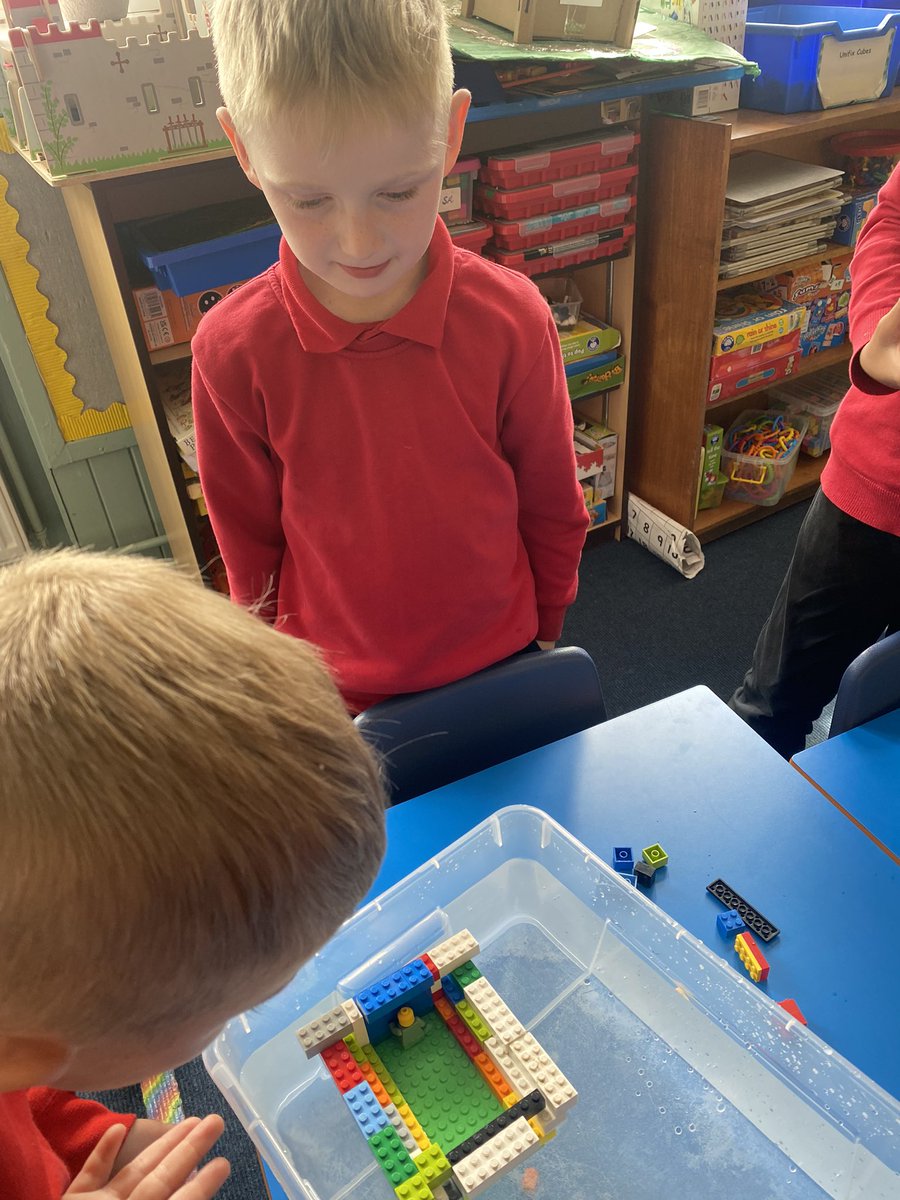 MissThompsonSPS's tweet photo. In Lego club today we built our own boats and tested to see if they could float!⛵️ https://t.co/ptNrWyt1M8