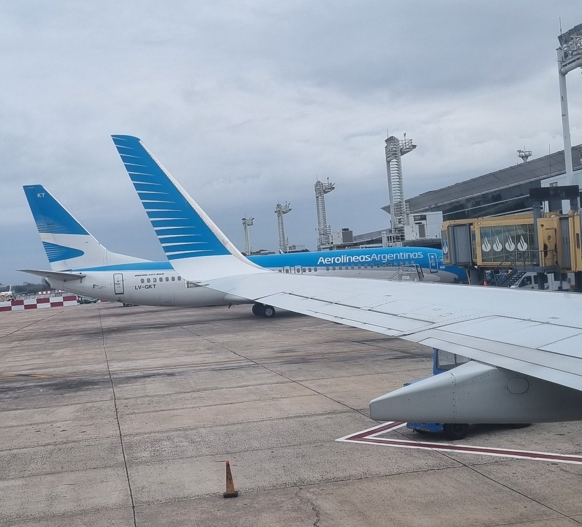 Diego_Fantini's tweet photo. Nos vamos para Córdoba! Se viene el 1er #TrendDay regional con todas las novedades de nuestro universo B2B ☁️📶🧠🔐🌐
Esta tarde, rueda de prensa de nuestro Director de Negocios B2B, Leonardo Coca. ✍️🎤📰 @telecomempresas #TelecomARG 🇦🇷 https://t.co/QMMV5QFsgP
