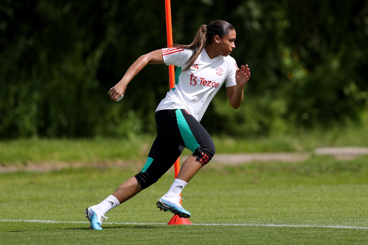 🇫🇷 @Aissatou75 and @EstelleCascari1 will both be on #FIFAWWC duty this summer! 

Bonne chance 🤞

#MUWomen