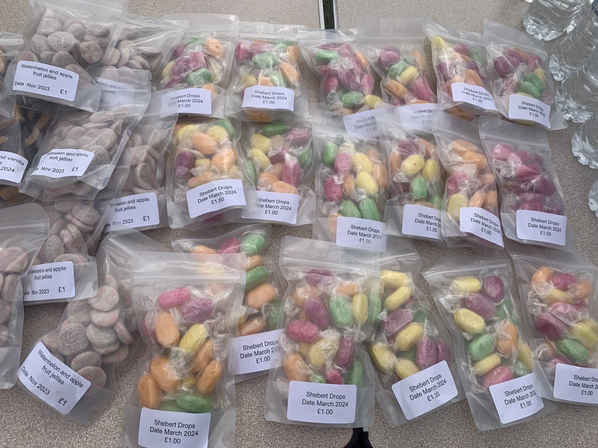 mikkicaplan's tweet image. @WoodOxhey and @WarrenDellPrim are exciting to be hosting @Happyscircus in #SouthOxhey tonight!