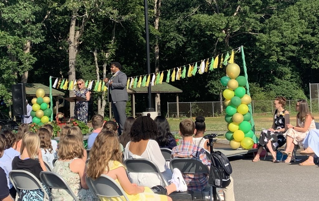 glndschools's tweet image. Sendoffs have now been given to all of our 5th graders!  Love how even in our small division each elementary school has its own unique and special traditions.   See you all at GMS!