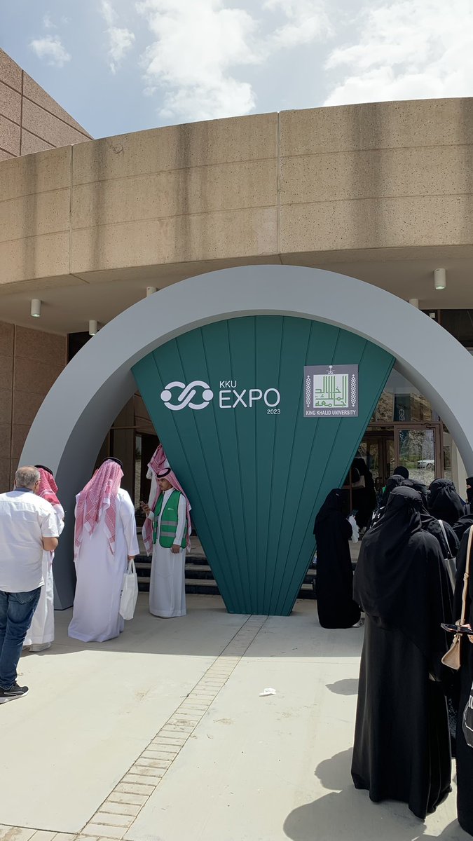 cxNda7's tweet photo. First day at Expo, showcasing our projects 😍💪🏼💻
#kku
#Expo 
#جامعه_الملك_خالد https://t.co/eSMXl9WLso