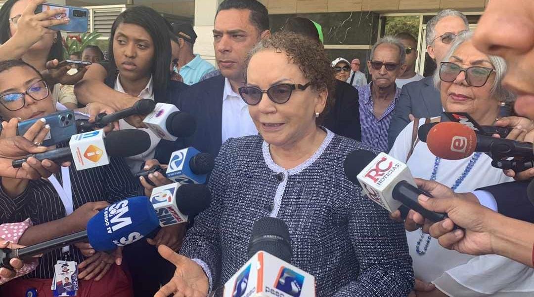 VIDEO | Miriam Germán revela que la amenazan con matar a su hijo 
robertocavada.com/nacionales/202…

SANTO DOMINGO.- La Procuradora General de la República, Miriam Germán Brito, confirmó este martes que recibió amenazas de un sector ligado al crimen organ...