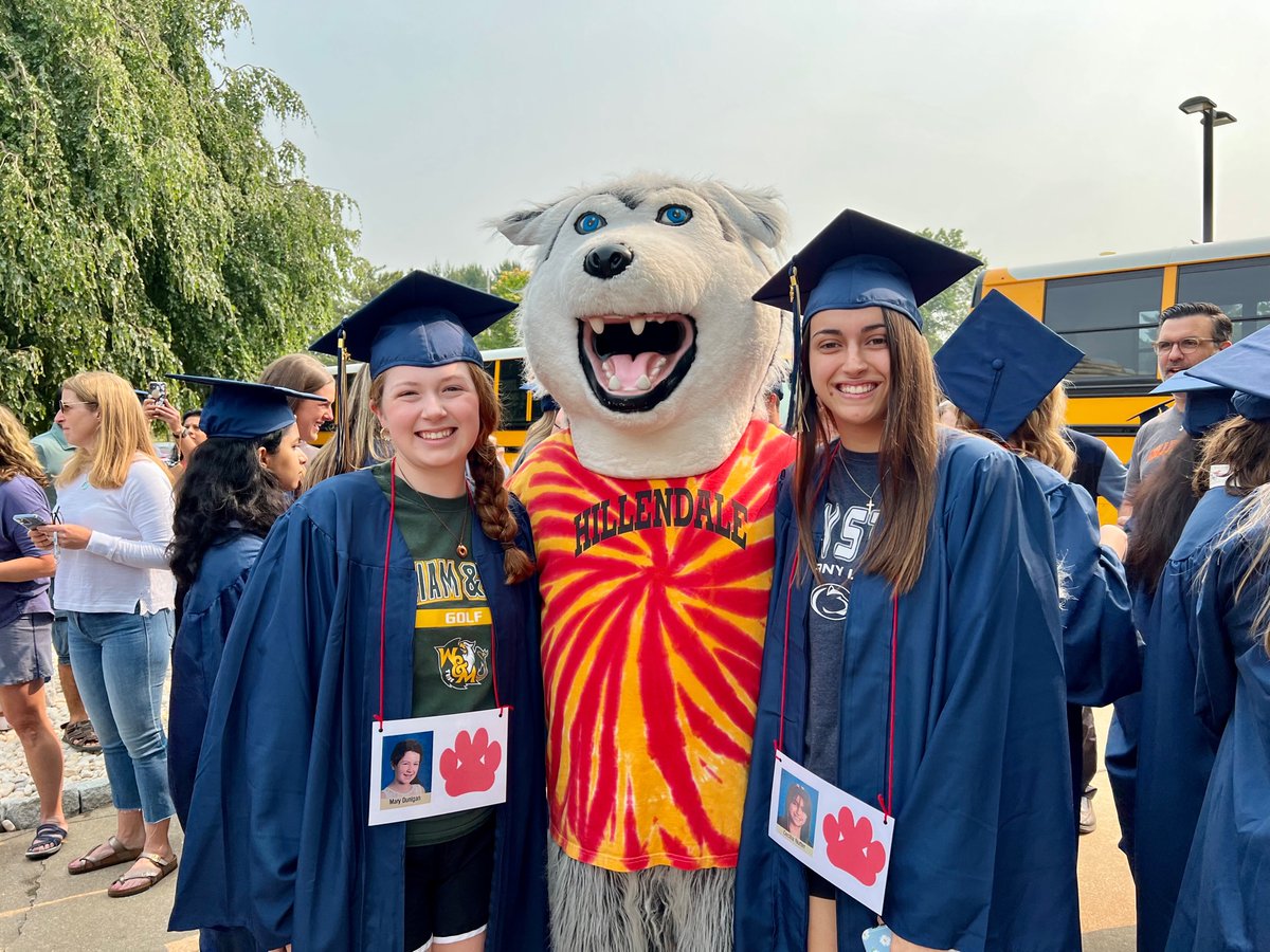 MrLeightEdu's tweet photo. #Congratulations to all our @HillendaleUCFSD seniors graduating from @UCFSD this week! #SeniorStroll #HappyHillendale #OnceAHuskyAlwaysAHusky β€οΈππ https://t.co/9BMvLrv3z7