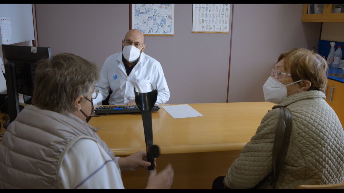 🗨️"La base del sistema sanitari ha de ser l’atenció primària. I l’atenció primària està cada vegada més desacreditada, més desautoritzada. Hi ha menys gent que vol fer metge de família perquè no està prou ben valorat, ni socialment ni tampoc científicament" #SenseMetgesTV3