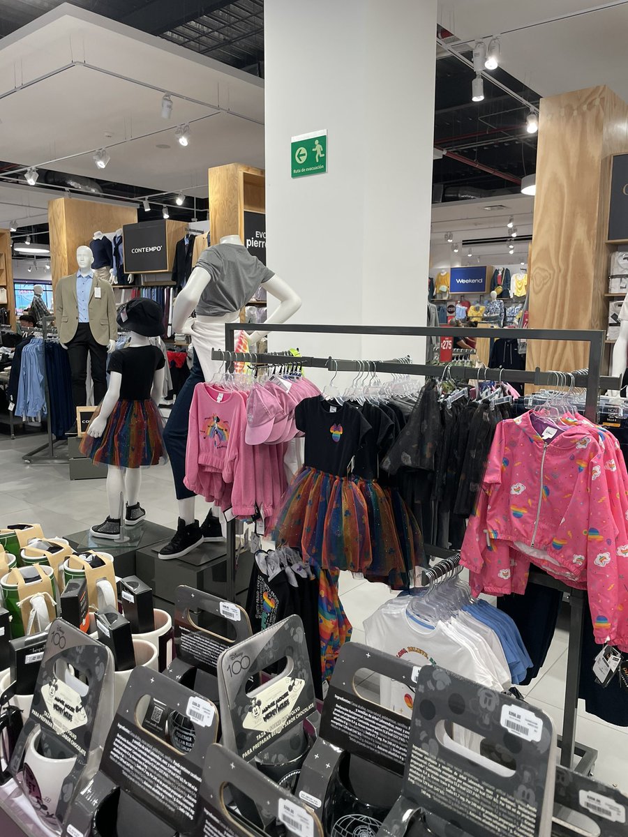 Adriana Miranda R. on Twitter "Querétaro,Mexico ; store “Suburbia”"