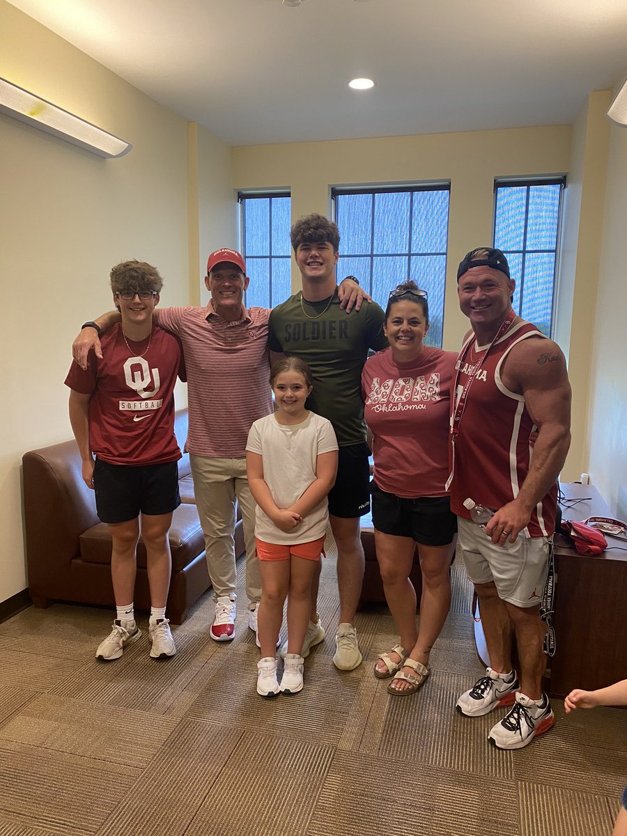 Moved <a href="/Kade_McIntyre/">Kade</a> to his new home in Norman this weekend!  We are so thankful for <a href="/CoachVenables/">Brent Venables</a> @JOE_JON_FINLEY and family for giving Kade such a warm welcome!  Now it’s time to go to work! B⭕️⭕️mer! <a href="/_Josh_McIntyre/">Josh McIntyre</a>