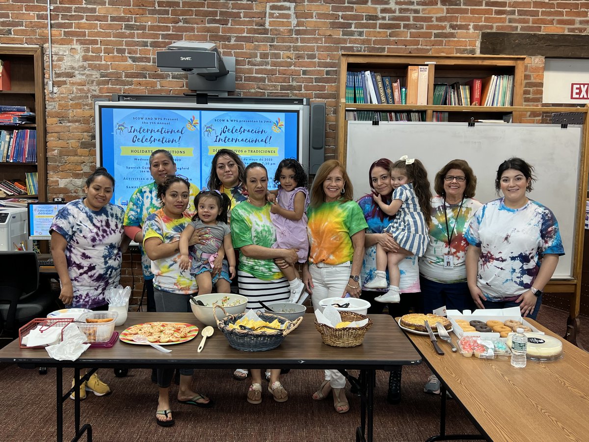 WallAdultEd's tweet image. We are celebrating our “Parent Education-Raising Readers” class!
A big shout out to Adriana and Daisy from Spanish Community of Wallingford (SCOW) for leading the classes! 
And to Rosanne Bilodeau our Family Literacy program coordinator. We appreciate you!
#WallingfordPS #CTLocal