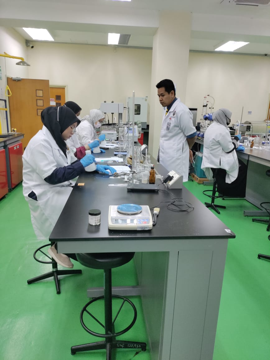 SiungNara's tweet photo. On duty as an examiner for Physical Pharmacy OSPE sessions.
#PharmaceuticalLab
#MultiDisciplinaryLab https://t.co/jvpu6hZa4F