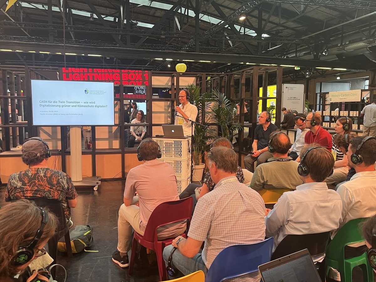 🌱Digitalisation is now responsible for as much CO2 emissions worldwide as air travel. Can digital be part of the solution? Great talk w/@SocEcoCulDig_MW @BMZ_Bund and Georg von Richthofen @hiig_berlin showcasing projects @republica in Indonesia, Vietnam and Mexico #rp23