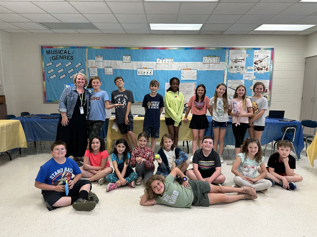Mrs_Marth's tweet photo. Seminar Showcase and Egg Drop Competition. 4 engineers had eggs that survived a second story drop! @PDSD_AstonES @CoebournES  @PDSD_Pennell @ParksideES https://t.co/viniWcXSlw