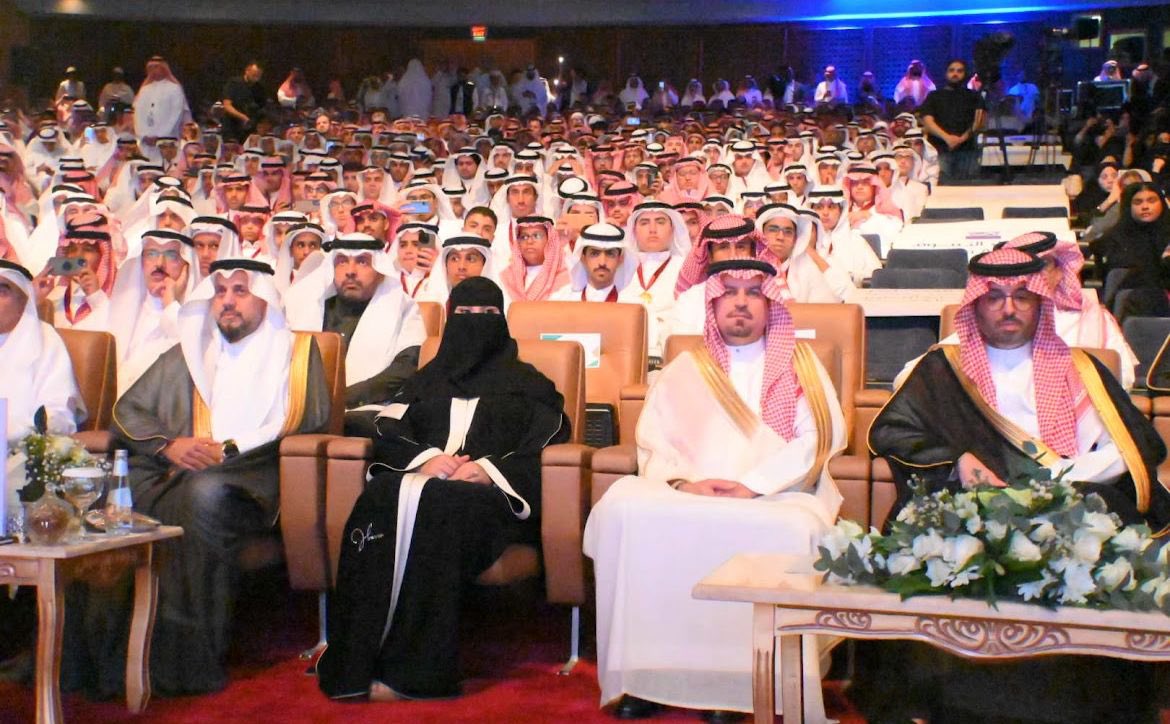 صـور |

من حفل تكريم أوائل الطلبة المتفوقين للعام الدراسي 1443هـ (سفراء التفوق) بقاعة الملك فيصل للمؤتمرات.
#تعليم_جده