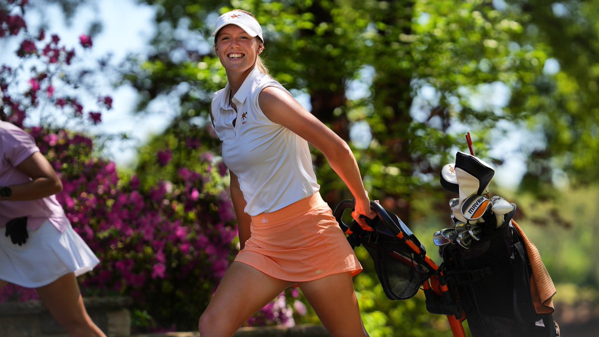 All smiles for #womensgolfday 😊