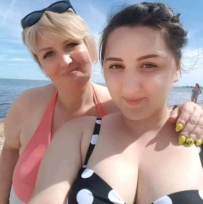AnnaAlison87485's tweet photo. Sister and Mom much love for you,💕💓♥️🤗 https://t.co/hge5QmkcRU