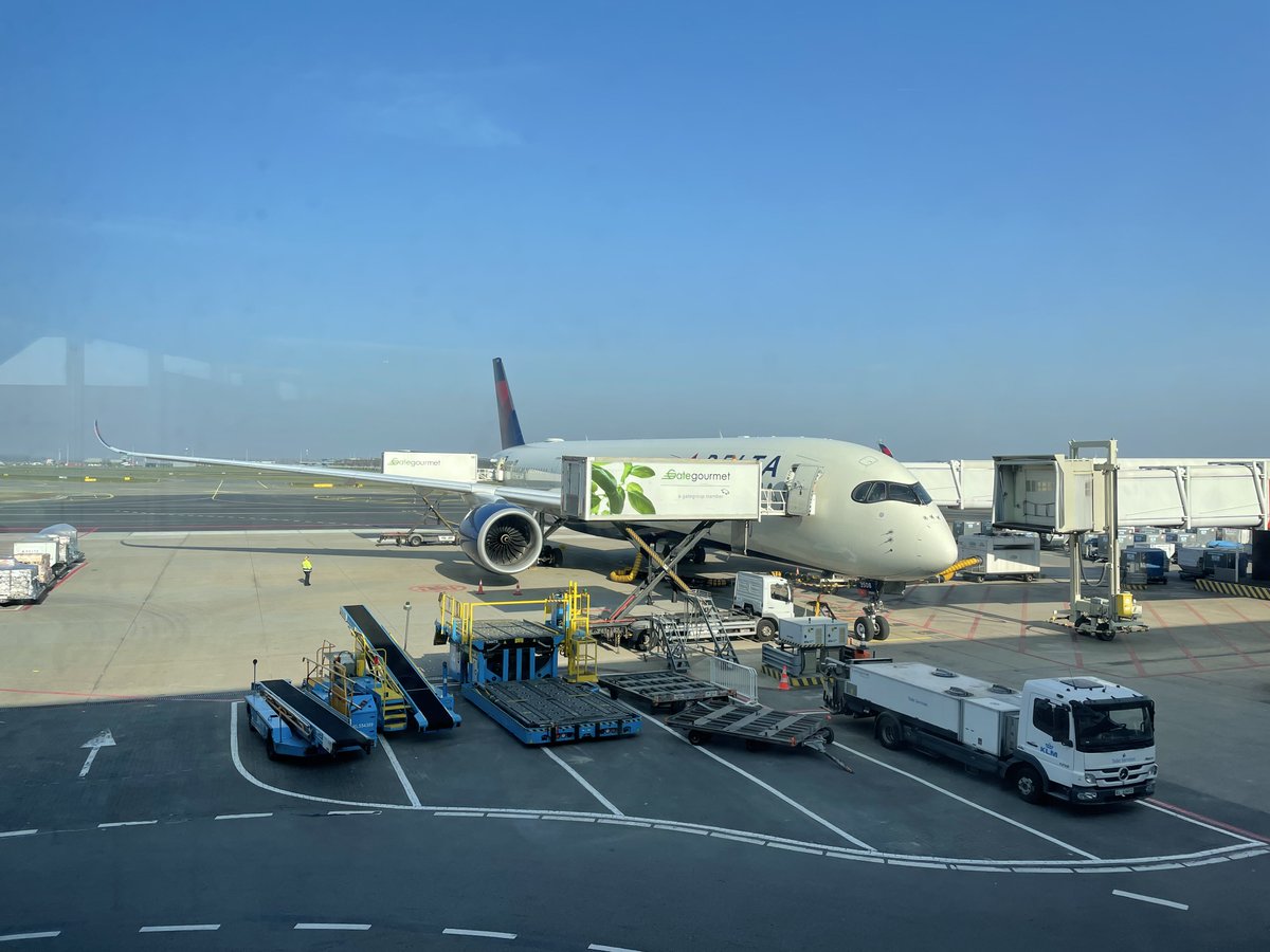 malbarda's tweet image. I suggest changing the airline gate screen upgrade list to only show the Top 5. What is the point of knowing I'm #18 out of 37 on a DCA – CLT flight? Just show the top 5 and all of us other losers will know that we have 0 chance. #airlines  #frequentflyers #upgrade