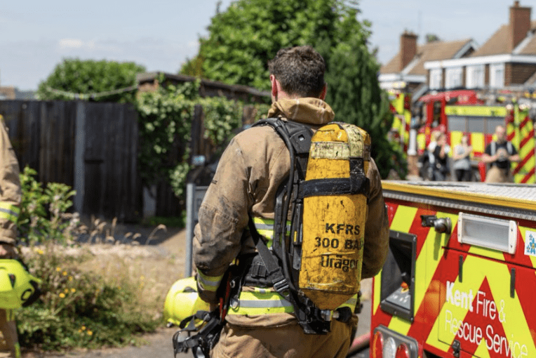 UK News in Pictures(UKNIP247) on Twitter "Firefighters Quickly Extinguish Outbuilding Fire in