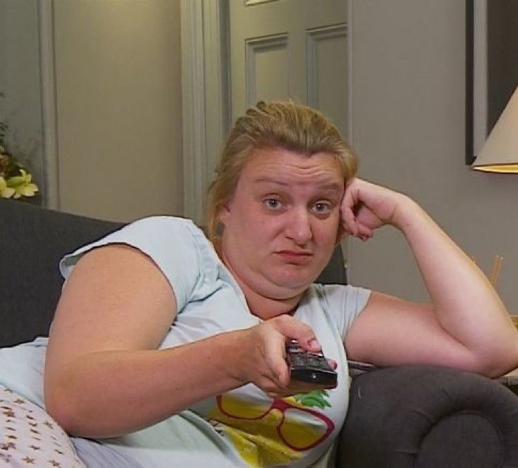 amyphi_thoughts's tweet image. me spending an hour watching people trying to become the next molly mae #loveisland