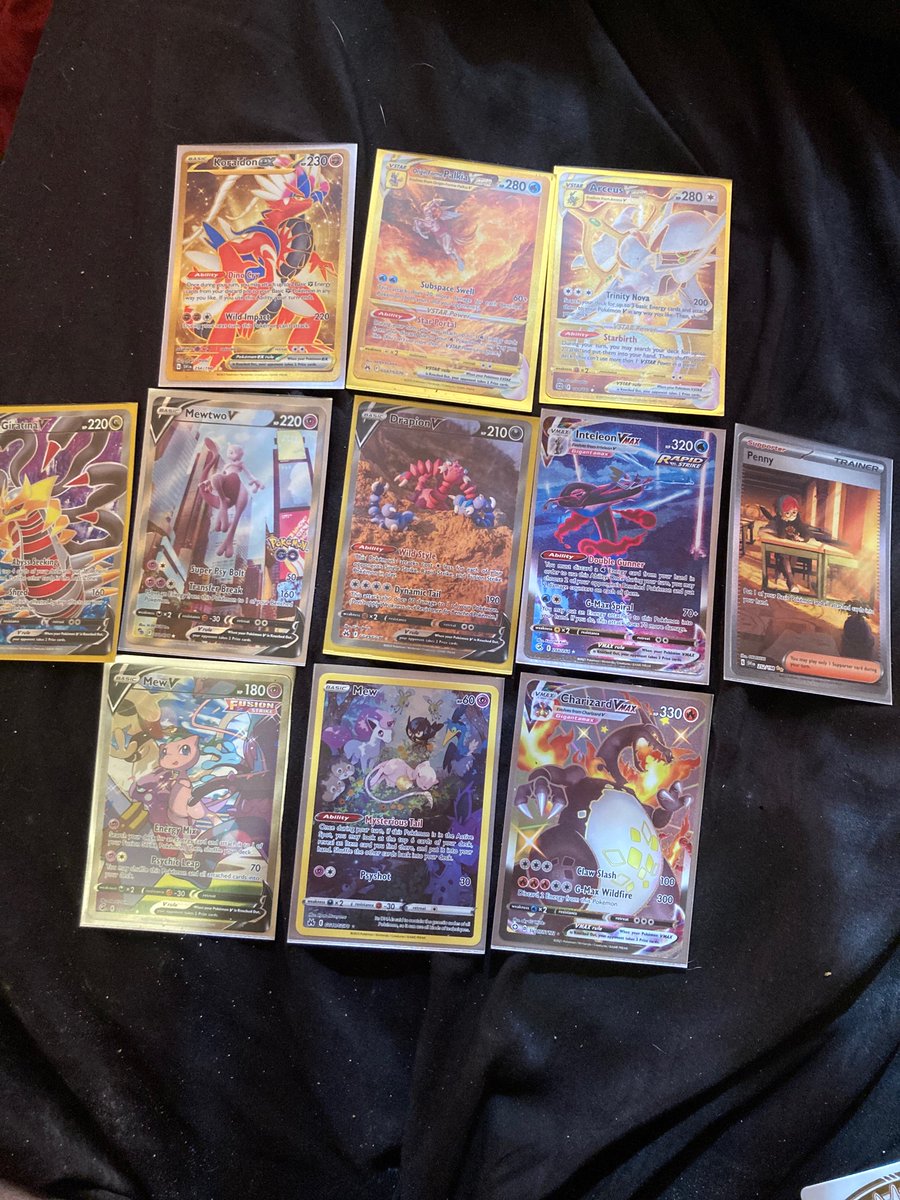CodyBea93444975's tweet image. Just wanted to show off some of my best pulls! Should I get these graded ? Which is your favorite? #pokemon #tcgo #pokemoncodecards #PokemonScarletViolet