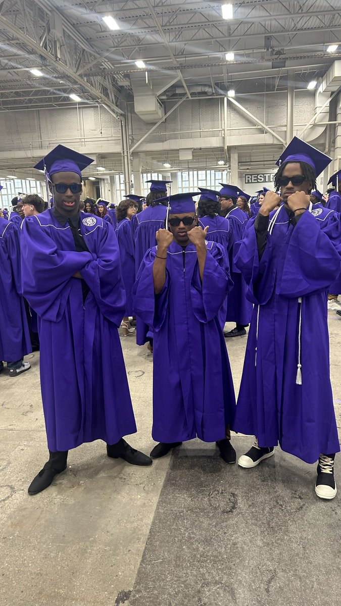 lildjthegoat's tweet photo. we did it #2023out 🎓 https://t.co/k1aMD7B2Hs