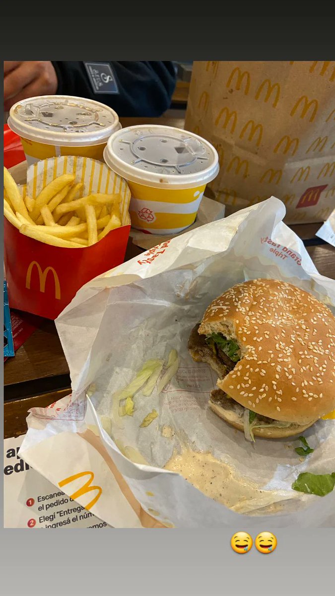 juanjopenice's tweet photo. Un mac https://t.co/agZpss8ID5