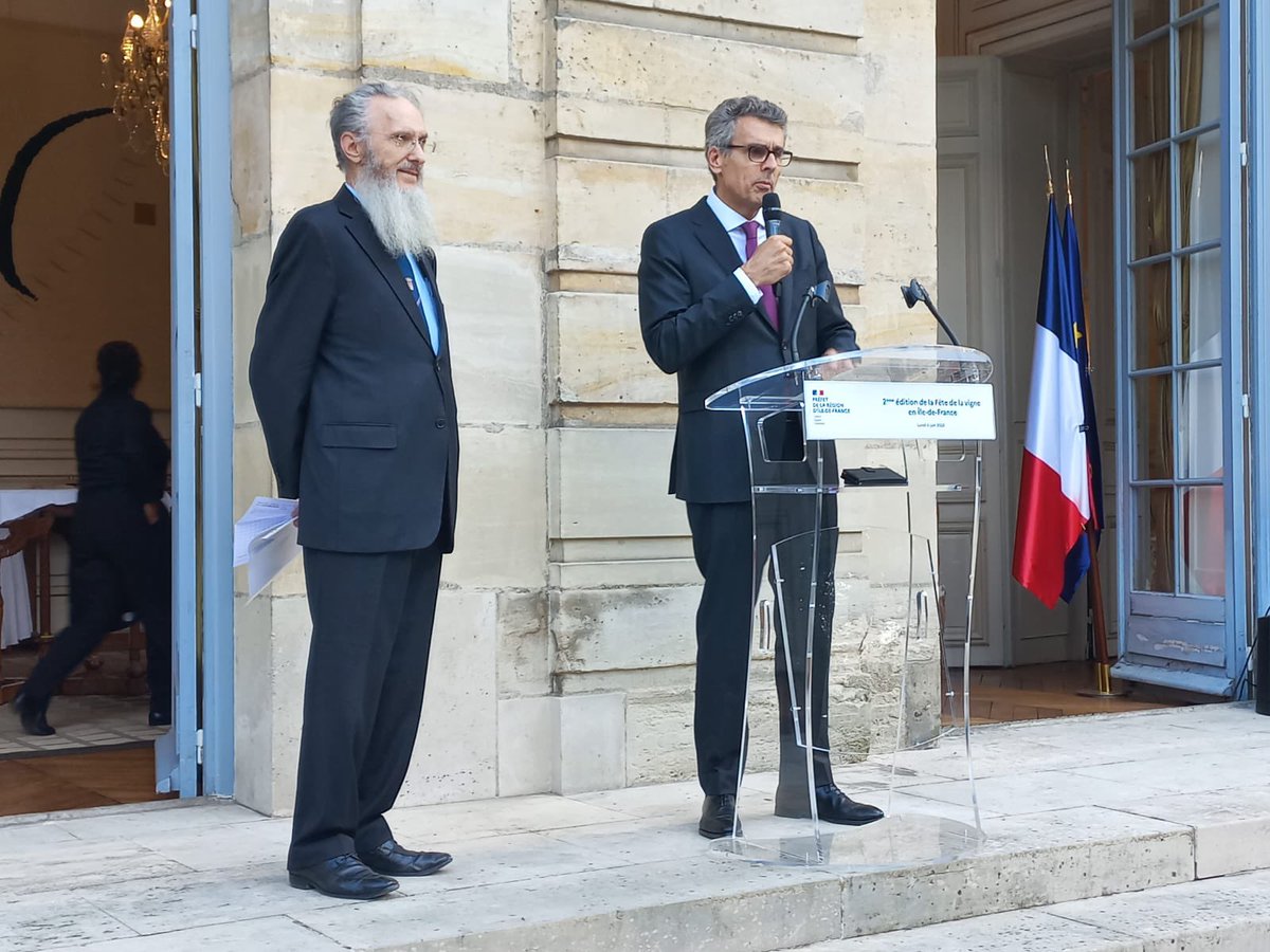 VLacroute's tweet photo. 🍇 2ème édition de la Fête de la Vigne en Ile de France 
A l’invitation du @Prefet75_IDF, nous avons célébré la ↗️ de la production viticole dans notre Région. 
La Région @iledefrance est fière de pouvoir accompagner ce développement  #PCAE 
👉 150 ha 700 hL #IGP Île-de-France https://t.co/wC5TX1w15U